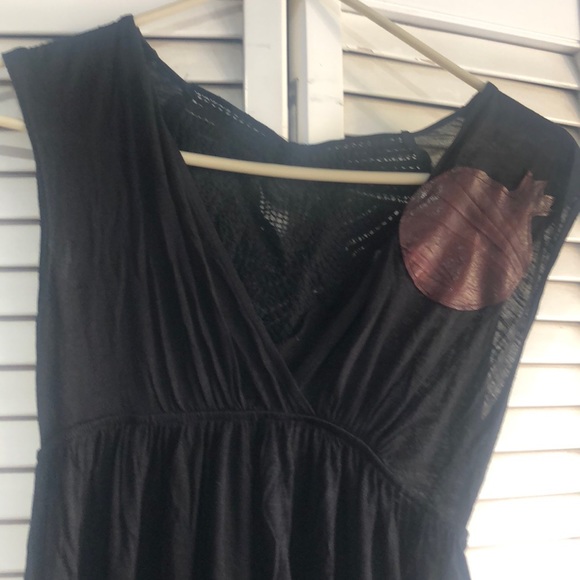 Black dress with onion patch - Picture 2 of 2